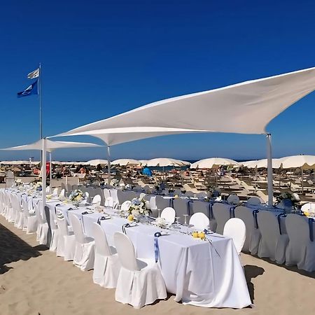 Hotel Baltic Мізано-Адріатіко Екстер'єр фото