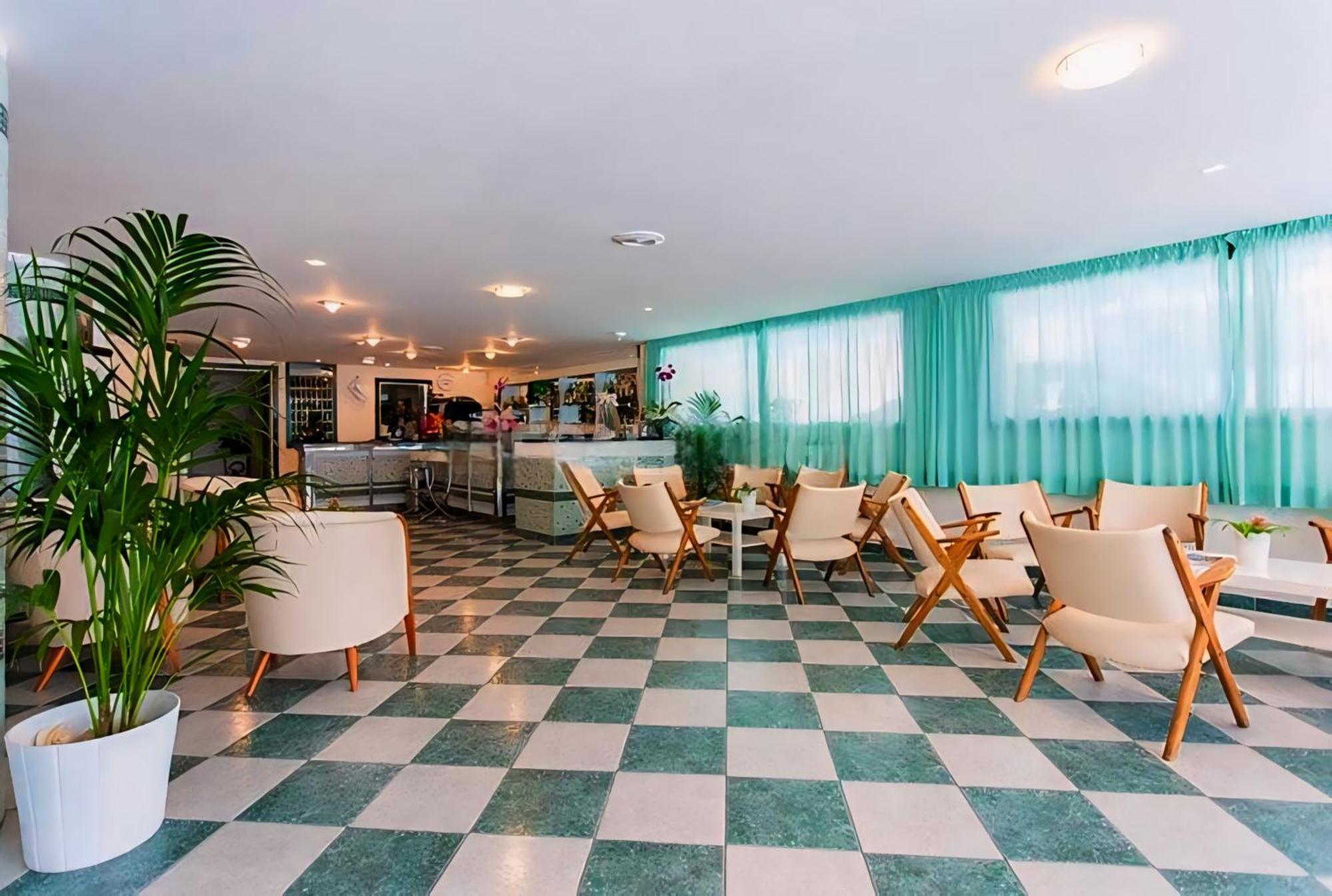 Hotel Baltic Мізано-Адріатіко Екстер'єр фото